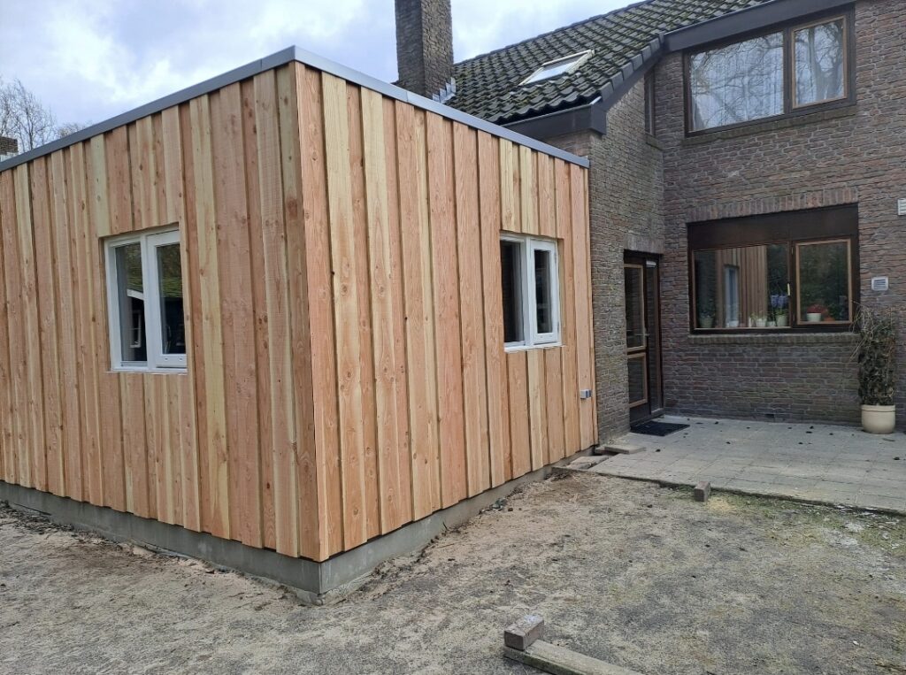 Douglas uitbouw geplaatst in Rolde
