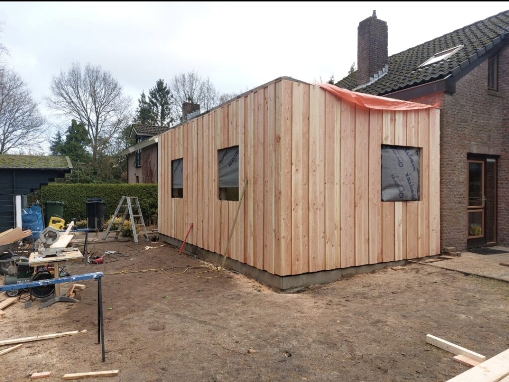 Douglas uitbouw geplaatst in Rolde