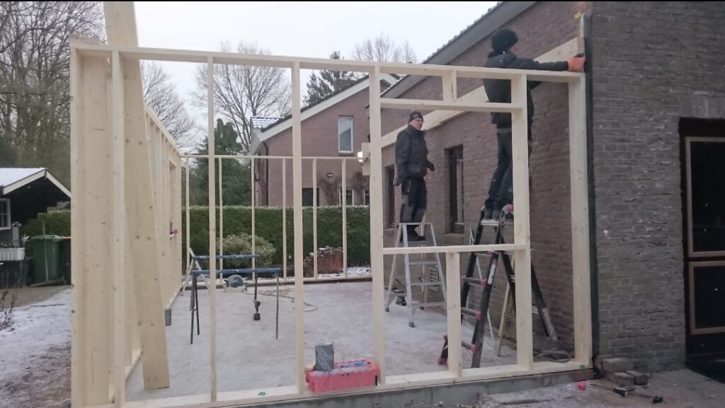 Douglas uitbouw geplaatst in Rolde